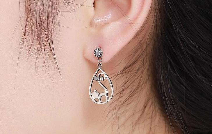 Silver Cat Earrings <br/>  Cat with Bowknot - The Cat Paradise