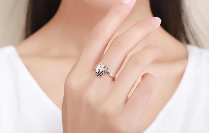 Silver Cat Ring <br/> Cat with ball of wool - The Cat Paradise