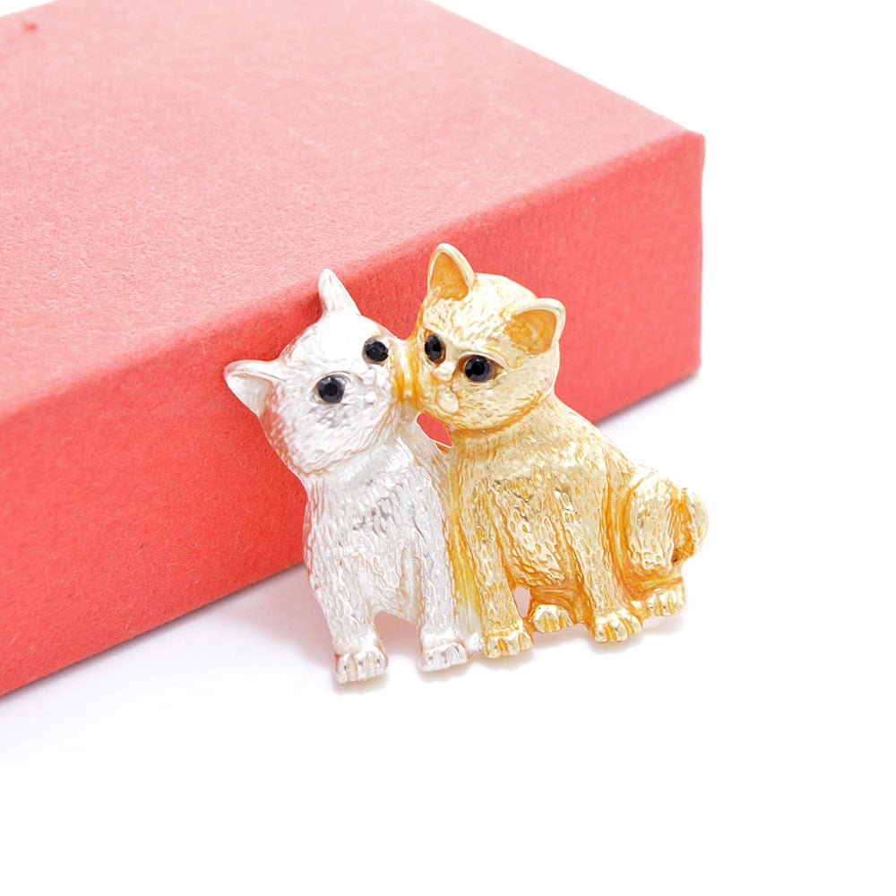 Cat Brooch <br> Friendly cats