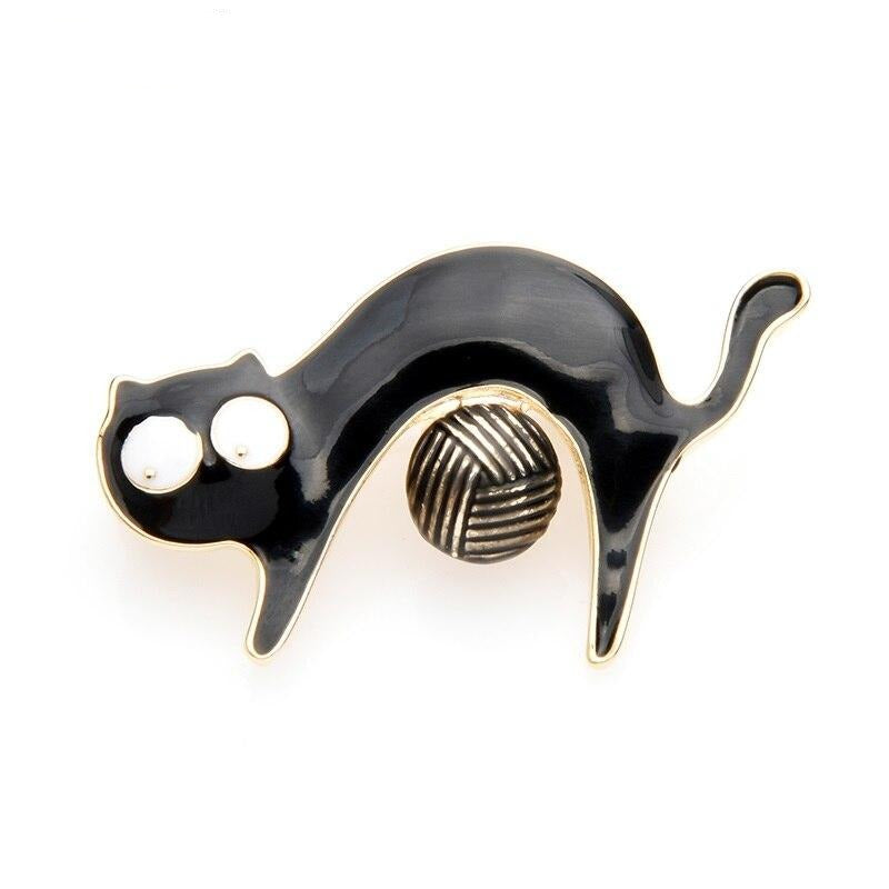 Cat Brooch - Cat with ball of wool - The Cat Paradise