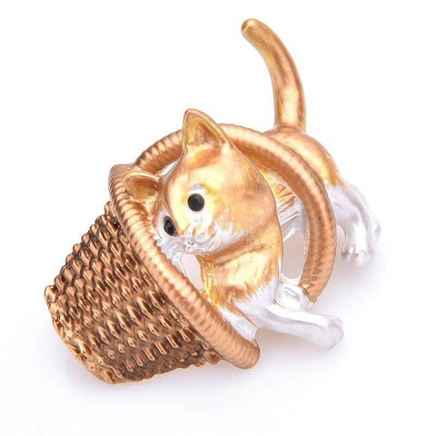 Cat Brooch - Cat in a basket - The Cat Paradise