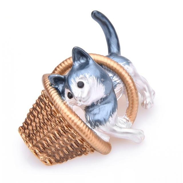 Cat Brooch - Cat in a basket - The Cat Paradise