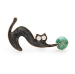 Cat Brooch - Cat playing with ball of wool - The Cat Paradise